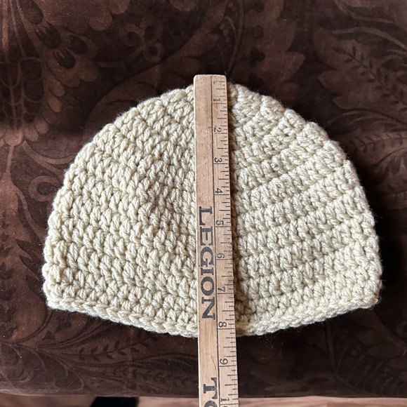 Handmade crochet hat oatmeal color - Picture 4 of 4